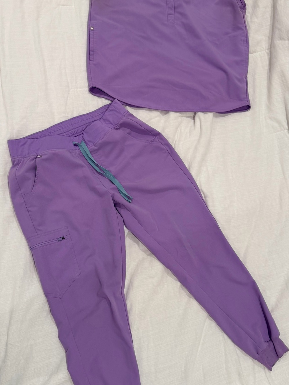 Figs Women's Lavender Scrub Set with Teal Drawstring